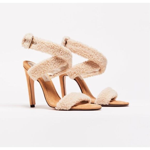 Good American Sherpa Sandals Cream NIB Size 6 Stilettos - Picture 1 of 9